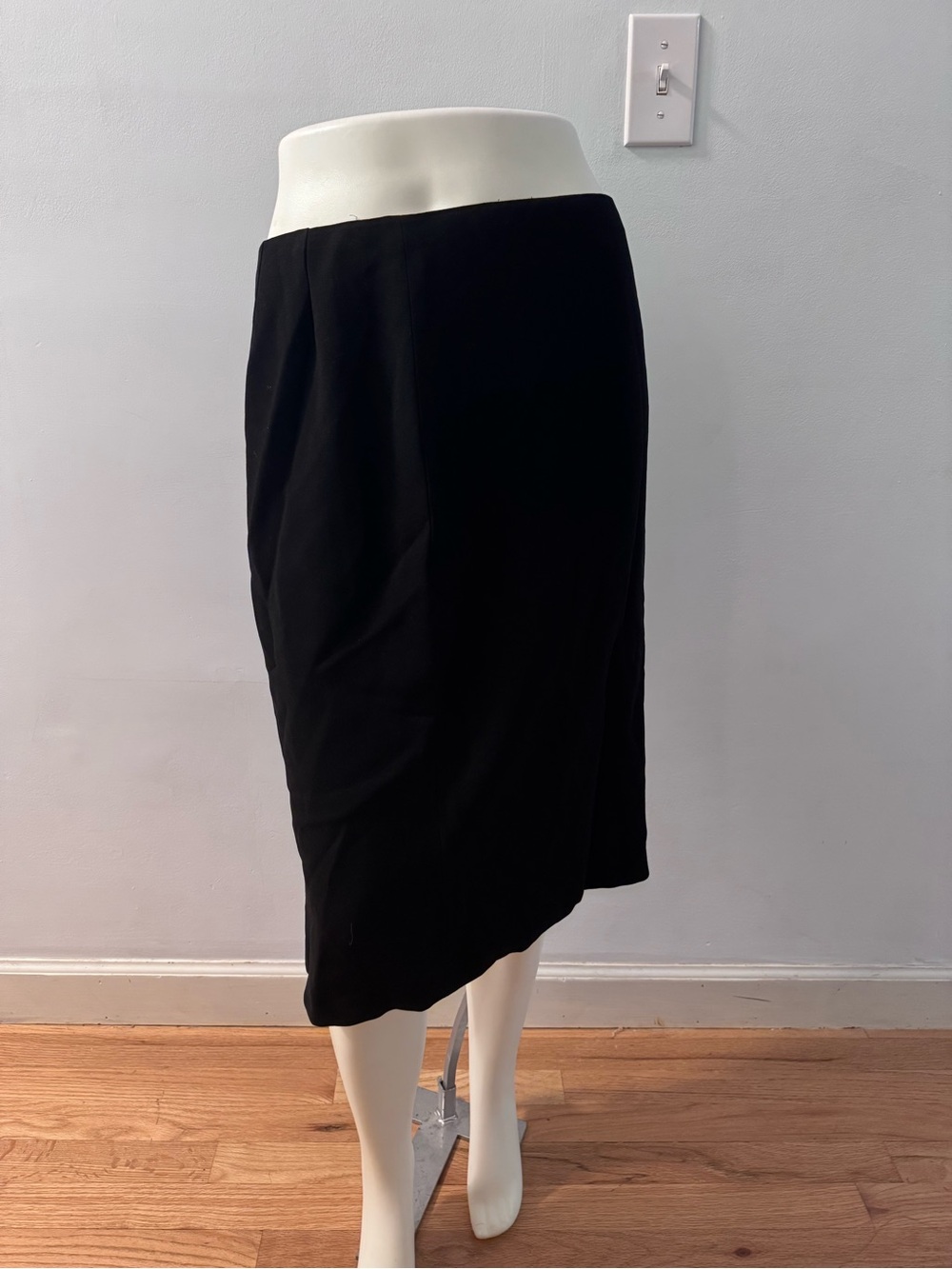 Ellen Tracy Black Midi Pencil Skirt